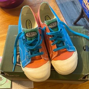 Keen Girls Sneakers Size 5 NWT